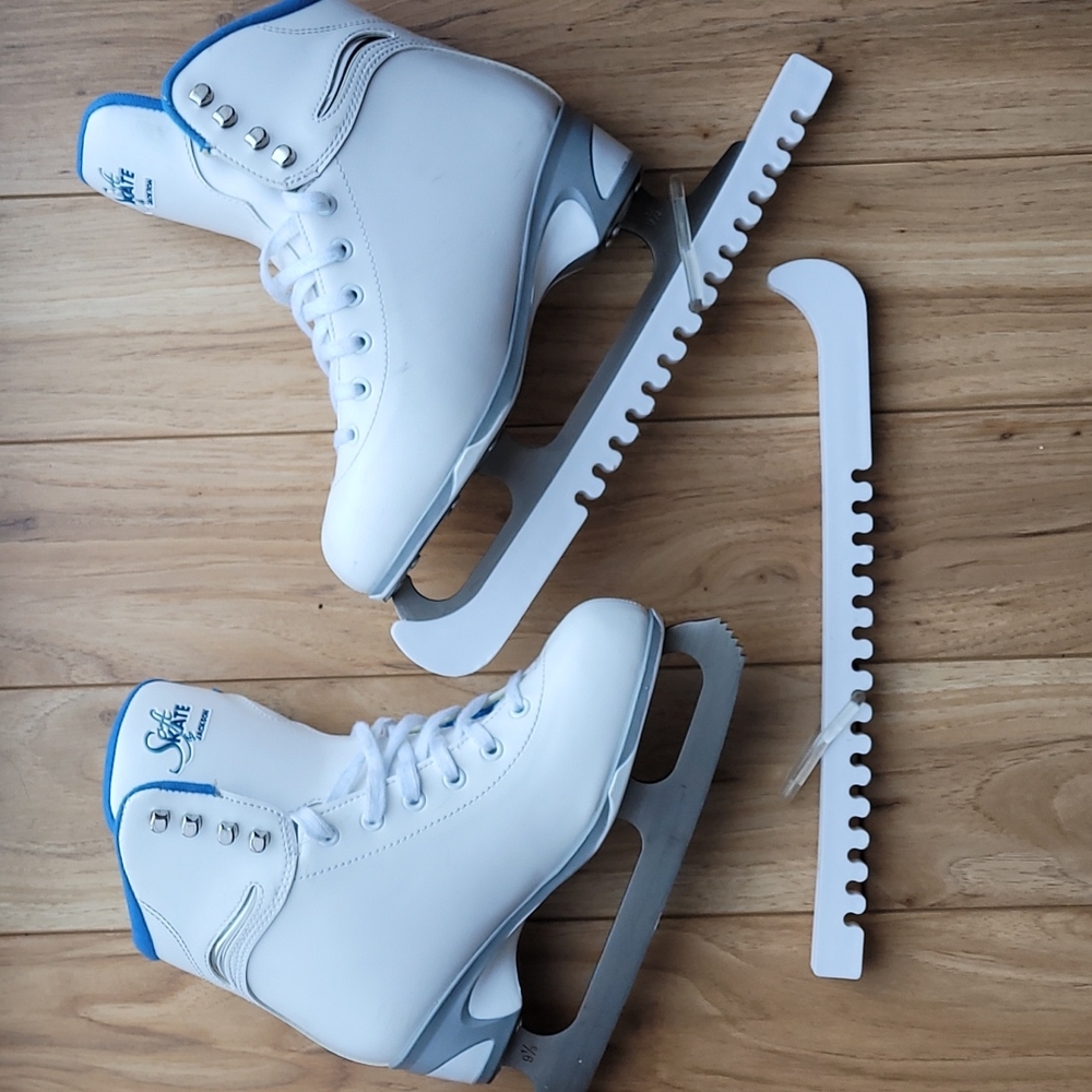 Girl's/ Women's figure skates